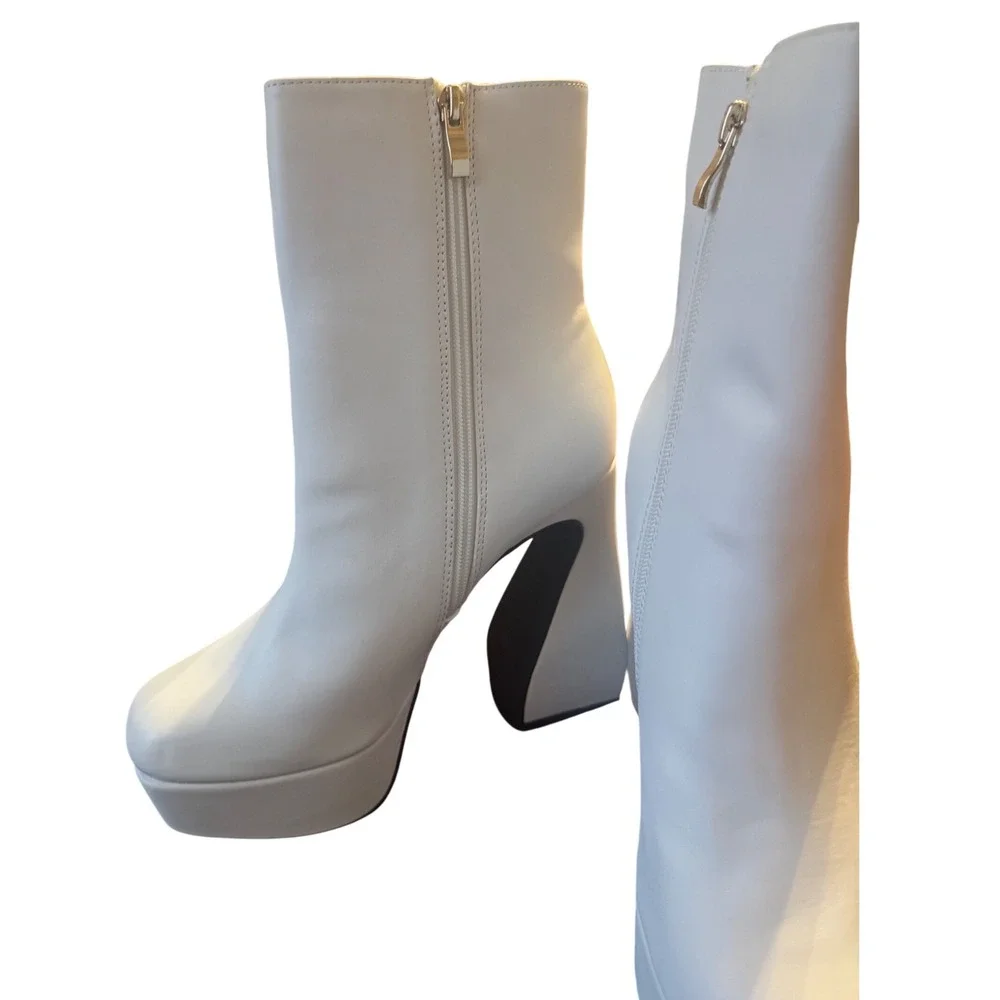 NWT Fashion Nova White Platform Chunky Heel Ankle Boots Size 10M FNFF2203